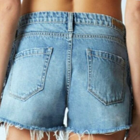 BlankNYC Blue Jean Hiker Short Sz 29 8 Frayed Embroidered Side Stripe Free Bee - Picture 5 of 16